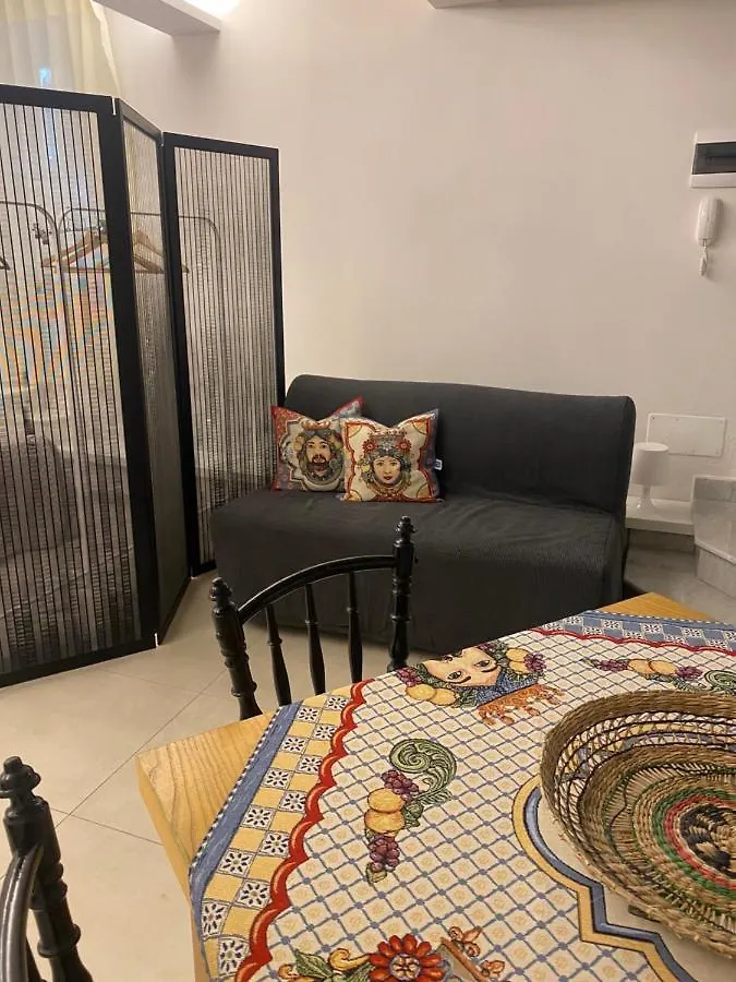 Emanuele Domus Apartment 卡塔尼亚